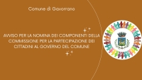 sfondo arancio, sulla sinistra in alto: comune di Gavorrano, sulla sinistra in centro Avviso per la nomina dei componenti della commissione per la partecipazione dei cittadini al governo del comune, sulla destra logo del comune di gavorrano circondato da girotondo colorato di persone stilizzate