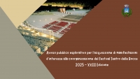 Immagine del teatro delle rocce, scritta Avviso di manifestazione di interesse per l'individuazione di un soggetto partner per la coorganizzazione del Festival Teatro delle Rocce 2025 - XXIII Edizione, logo del comune di gavorrano 