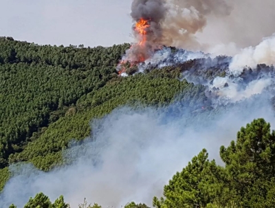 Immagine di montagna che brucia