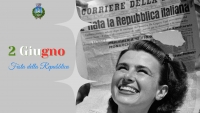 scritta 2 giugno Festa della repubblica + foto storica di ragazza con quotidiano che annuncia la repubblica
